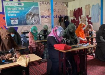 بھارتی فوج نے کشمیر میں نوجوان لڑکیوں کو بااختیار بنانے کیلئے سلائی کی سہولیات شروع کی