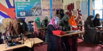بھارتی فوج نے کشمیر میں نوجوان لڑکیوں کو بااختیار بنانے کیلئے سلائی کی سہولیات شروع کی