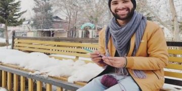 کشمیر کے واحد مرد کروشیٹ آرٹسٹ نذر ناصر جنہوں نے صنفی دقیانوسی تصورات کو توڑا