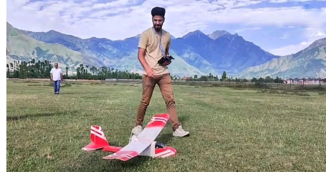 جموں و کشمیر کے موجد نے جان بچانے والے خون کی نقل و حمل کے لیے ڈرون بنایا