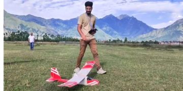 جموں و کشمیر کے موجد نے جان بچانے والے خون کی نقل و حمل کے لیے ڈرون بنایا