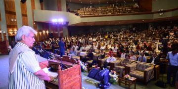 جے اینڈ کے حکومت معاشرے کے غریب طبقے کی خدمت کیلئے وقف ہے ۔لیفٹیننٹ گورنر