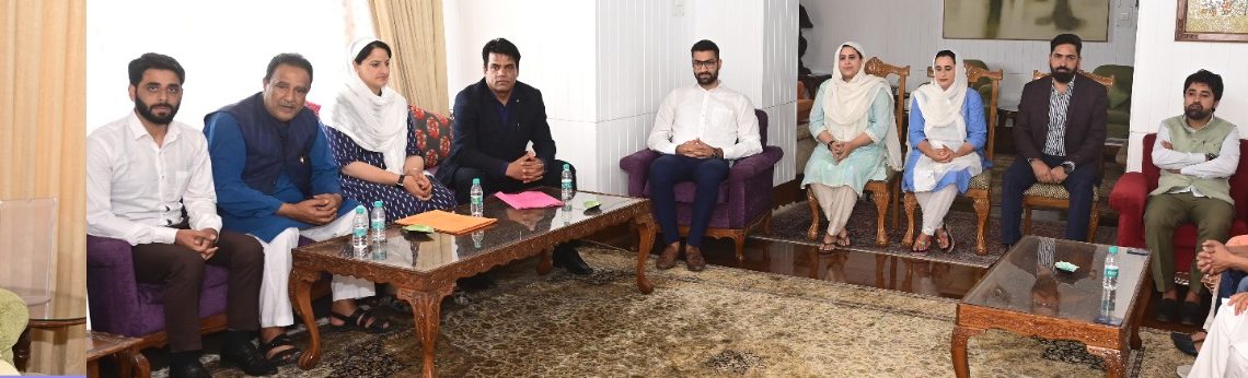 چیئرپرسن ضلع ترقیاتی کونسل کپواڑہ کی لیفٹیننٹ گورنر سے ملاقات