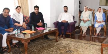 چیئرپرسن ضلع ترقیاتی کونسل کپواڑہ کی لیفٹیننٹ گورنر سے ملاقات