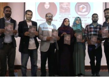 نوجوان مصنفہ مسکان نرگس نے سری نگر کے ادبی اجتماع میں پہلی کتاب’’ایک واحد والدین کی جدوجہد‘‘ کی نقاب کشائی کی