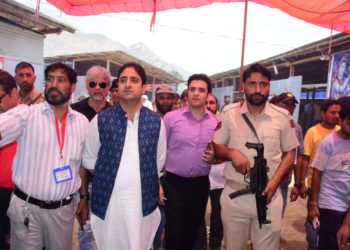 سری نگر کے میئر نے پنتھہ چوک یاترا کیمپ کا دورہ کیا