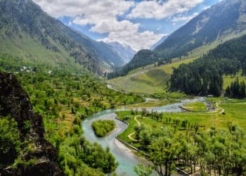 پہلگام کی وادی بیتاب ملکی اورغیر ملکی سیاحوں کی توجہ کا مرکز