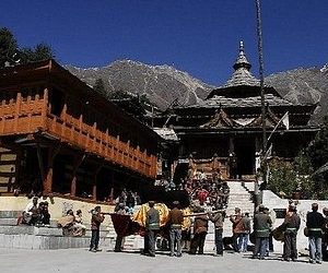 مقامی معیشت کو فروغ دینے کیلئَ کرگل میں لائن آف کنٹرول کی سیاحت کو فروغ دیا جائے گا۔ حکام