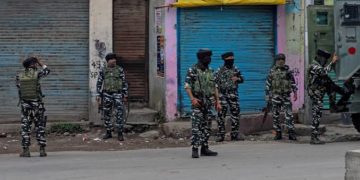 مزار شہداء جانے والی سڑکوں پر سکیورٹی اہلکار تعینات