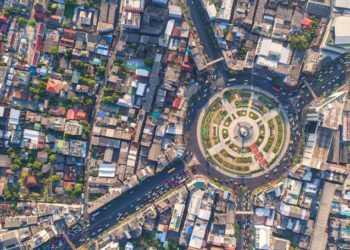 معاشرے کی ترقی کی بنیاد:معیشت اور انصاف یا عبادات و رسومات؟