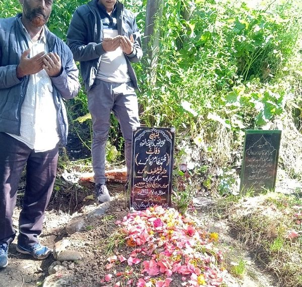 حیدر پورہ انکاونٹر :20ماہ کے بعد مہلوک کے اہل خانہ کو قبر پر فاتحہ خوانی کی اجازت