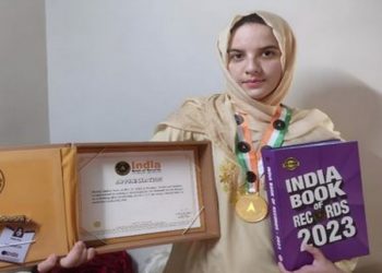 کشمیری نوجوان لڑکی کی کانگرےکی تصویر نے اسے انڈیا بک آف ریکارڈز میں جگہ دلائی