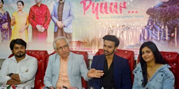 بالی ووڈ کو اپنی خوبصورتی کو جاننے کے لیے دوبارہ کشمیر جانے کی ضرورت ہے۔ وویک آنند مشرا