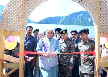 ایل جی سنہا نے جموں کشمیر کے گریز میں شائنا کلچرل سینٹر کا افتتاح کیا
