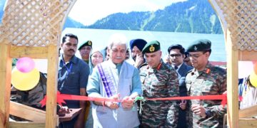 ایل جی سنہا نے جموں کشمیر کے گریز میں شائنا کلچرل سینٹر کا افتتاح کیا