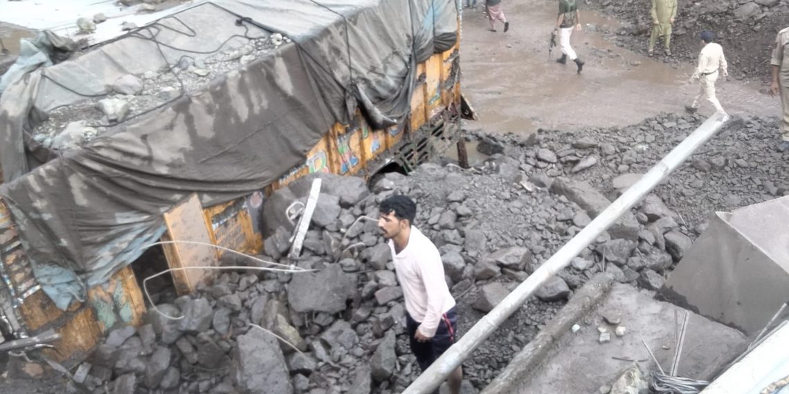 بدلتے ماحولیاتی نظام کا خمیازہ اٹھاتا انسان