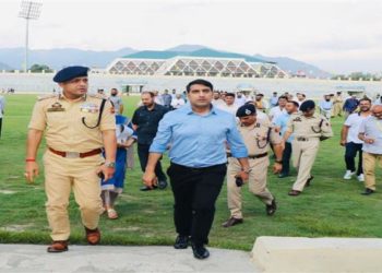 ڈی سی سرینگر نے یوم آزادی کی تقریبات کے انتظامات کا جائیزہ لینے کیلئے بخشی اسٹیڈیم کا دورہ کیا