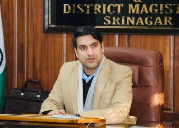 ایل جی سنہا یوم آزادی پر بخشی اسٹیڈیم میں ترنگا لہرائیں گے۔ڈی سی سری نگر