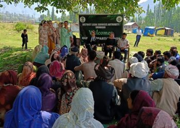 سرینگر میں ضلعی قانونی خدمات اتھارٹی کے زیر اہتمام قبائلیوں کے لیے بیداری کیمپ