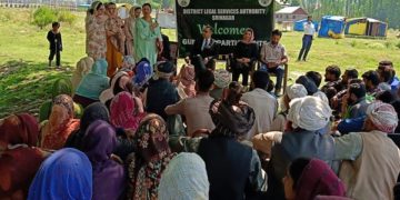 سرینگر میں ضلعی قانونی خدمات اتھارٹی کے زیر اہتمام قبائلیوں کے لیے بیداری کیمپ