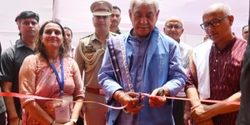 مزدور جموں و کشمیر کی ترقی کے اہم محرک ہیں | ان کے معیار زندگی کو بہتر بنانا ہمارا حتمی مقصد ہے۔ایل جی سنہا