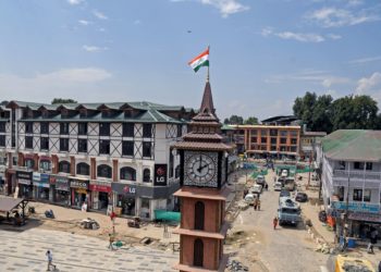 سری نگر کے لال چوک پر قومی پرچم بلند جموں و کشمیر میں امن، خوشحالی علامت!