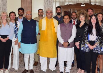 لیفٹیننٹ گورنر نے ہندوستان کا دورہ کرنے والے 9ممالک کے نوجوانوں سے اِستفساری گفتگو کی