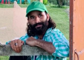 کعبہ کی دنیا کی سب سے چھوٹی پینٹنگ بنانے والے کشمیر کے مدثر ڈار سےملیں