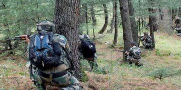 کولگام: سیکورٹی فورسز اور جنگجووں کے مابین شدید گولیوں کا تبادلہ جاری، تین اہلکار زخمی