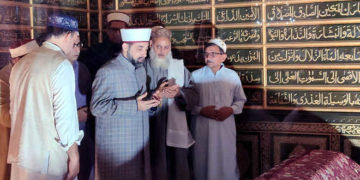نواسہ حضرت شیخ سید عبدالقادر جیلانی (رح) نے دستگیر صاحب خانیار میں حاضری دی