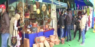 دستکاری اور ہینڈ لوم ڈیپارٹمنٹ نے پہلی بار ماسٹر دستکاروں کو اعزاز دے کر یوم اساتذہ منایا