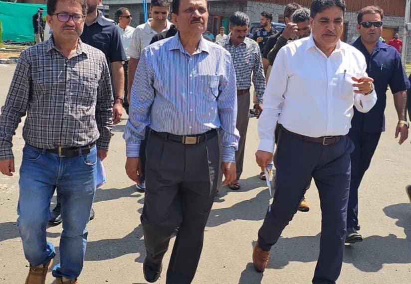 مشیر راجیو رائے بھٹناگر نے کوکر ناگ کا دورہ کیا اور فِش فارمنگ پروجیکٹ کا معائینہ کیا