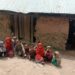 کھلے آسمان تلے تعلیم حاصل کرنے کو مجبور بچے