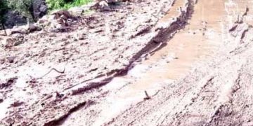 سڑکوں کی خستہ حا لت عوام کی ترقی میں رکاوٹ