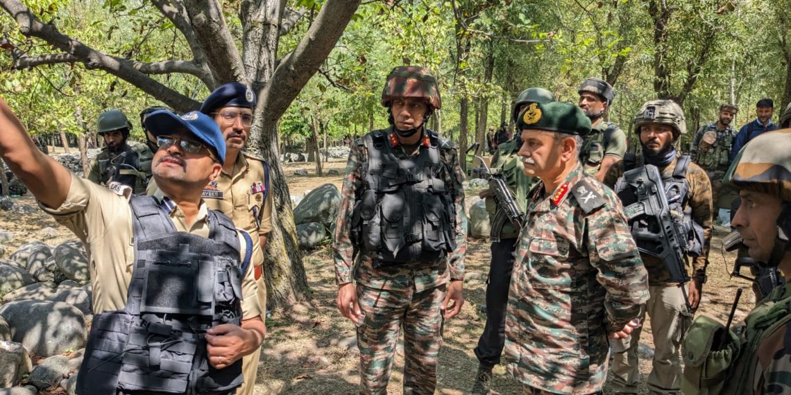 شمالی فوج کے کمانڈر نے جاری کوکرناگ انکاؤنٹر کی آپریشنل صورتحال کا جائزہ لیا