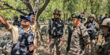 شمالی فوج کے کمانڈر نے جاری کوکرناگ انکاؤنٹر کی آپریشنل صورتحال کا جائزہ لیا