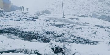 گلمرگ کے بعد بانڈی پورہ کے راز دان ٹاپ پر موسم کی پہلی برف باری