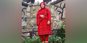 کشمیر کی پہلی خاتون مجسمہ ساز سبرینا فردوس