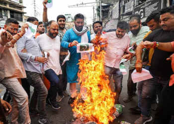 اننت ناگ میں فوج اور پولیس اہلکاروں کی ہلاکت کے خلاف جموں میں پاکستان مخالف مظاہرے