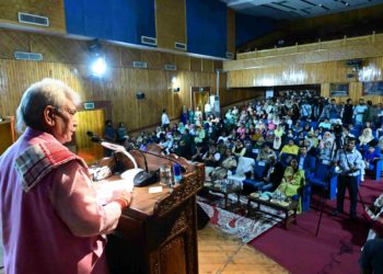 لیفٹیننٹ گورنر نے دیوکی آریہ پُتری پاٹھ شالہ سرینگر کے یومِ تاسیس کی تقریب میں شرکت کی