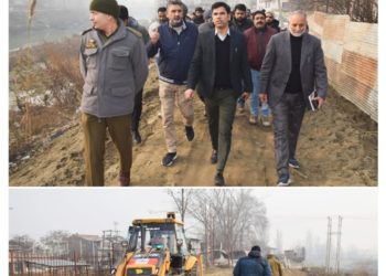 صوبائی کمشنر کشمیر نے برزلہ بنڈ روڈ پر کام کی پیش رفت کا معائینہ کیا