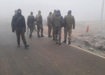 سری نگر کے لاوے پورہ علاقے میں قومی شاہراہ پر مشتبہ آئی ای ڈی بر آمد، ناکارہ بنا دی گئی