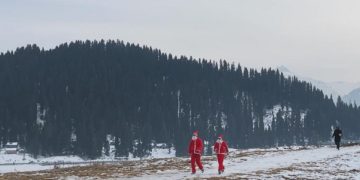 کرسمس کی تعطیلات کے دوران سیاحوں کی بھاری تعداد جموں و کشمیر کے کامیاب سیاحتی موسم کی  علامت