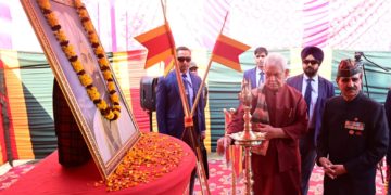 لیفٹیننٹ گورنر نے جموں یونیورسٹی میں جنرل زور آور سنگھ کے مجسمے کی نقاب کشائی کی