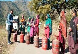 اجولا اسکیم۔۔۔ ادھم پور کی خواتین نےمفت ایل پی جی کنکشن کے لیے پی ایم مودی کا شکریہ ادا کیا