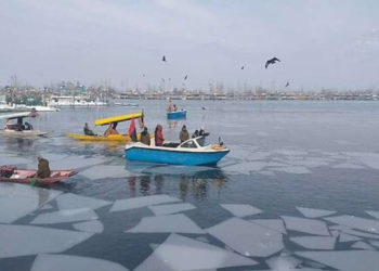 کشمیر میں تازہ برف باری کے بعد شبانہ درجہ حرارت میں بہتری، گلمرگ سرد ترین جگہ