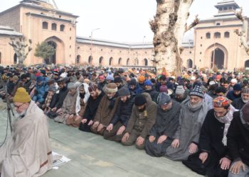 کشمیر میں خشک سالی سے نجات کے لئے نماز استسقا کا اہتمام