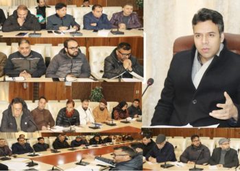 ضلع ترقیاتی کمشنر سری نگر نے سنو کلیئر نس پلان کو حتمی شکل دی اور موسم سرما کےچیلنجوں سے نمٹنے کیلئے اِنتظامیہ تیار