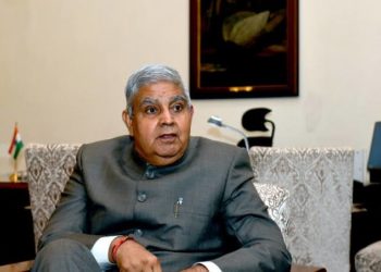 رام، کرشن اور بدھ کی چھوٹی تصاویر والی آئین کی اصل کاپی دستیاب کرائی جائے: دھنکھڑ