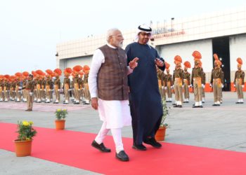  پی ایم  مودی نے متحدہ عرب امارات کے صدر النہیان کا استقبال کیا